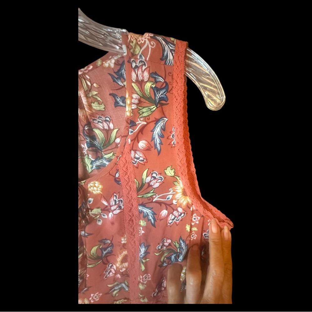 Democracy Brick red floral design babydoll top. Lace trim on sleeves & waist szM - Picture 6 of 10